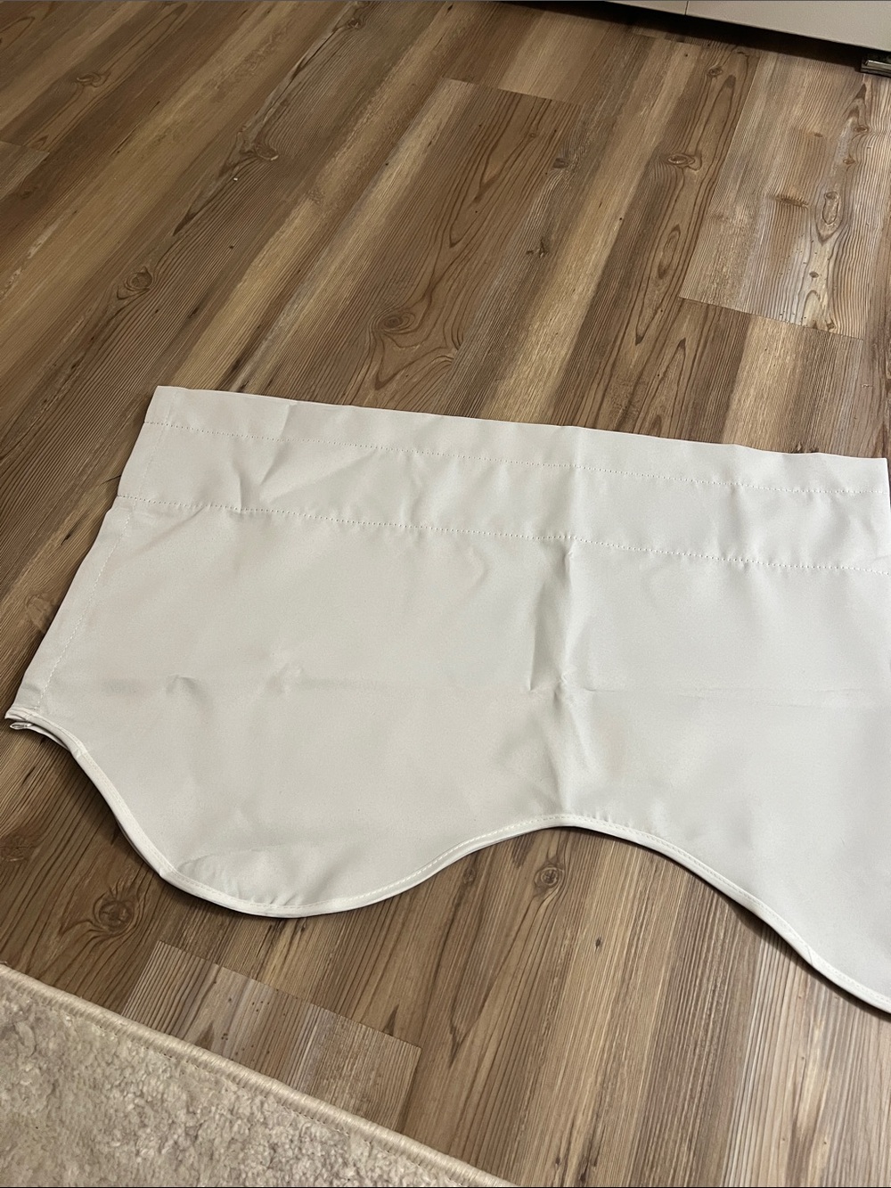Window valance - Picture 1 of 2
